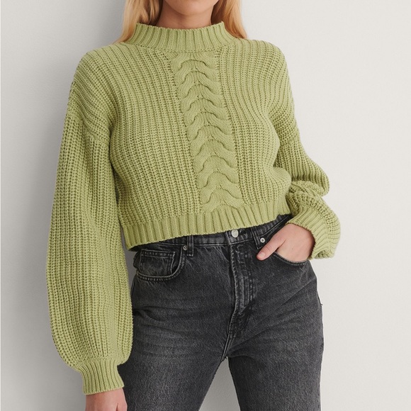 Green Sweater - Picture 1 of 8